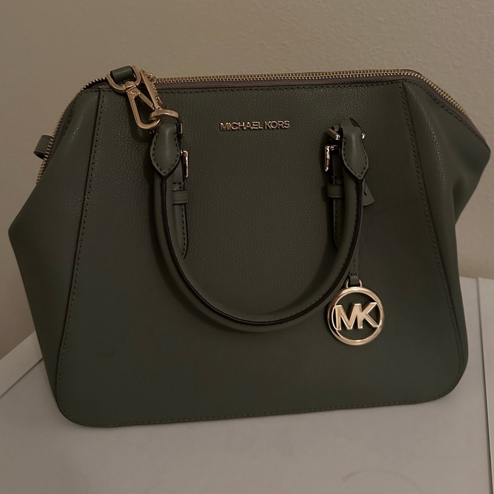 Like New! Michael Kors Olive Handbag